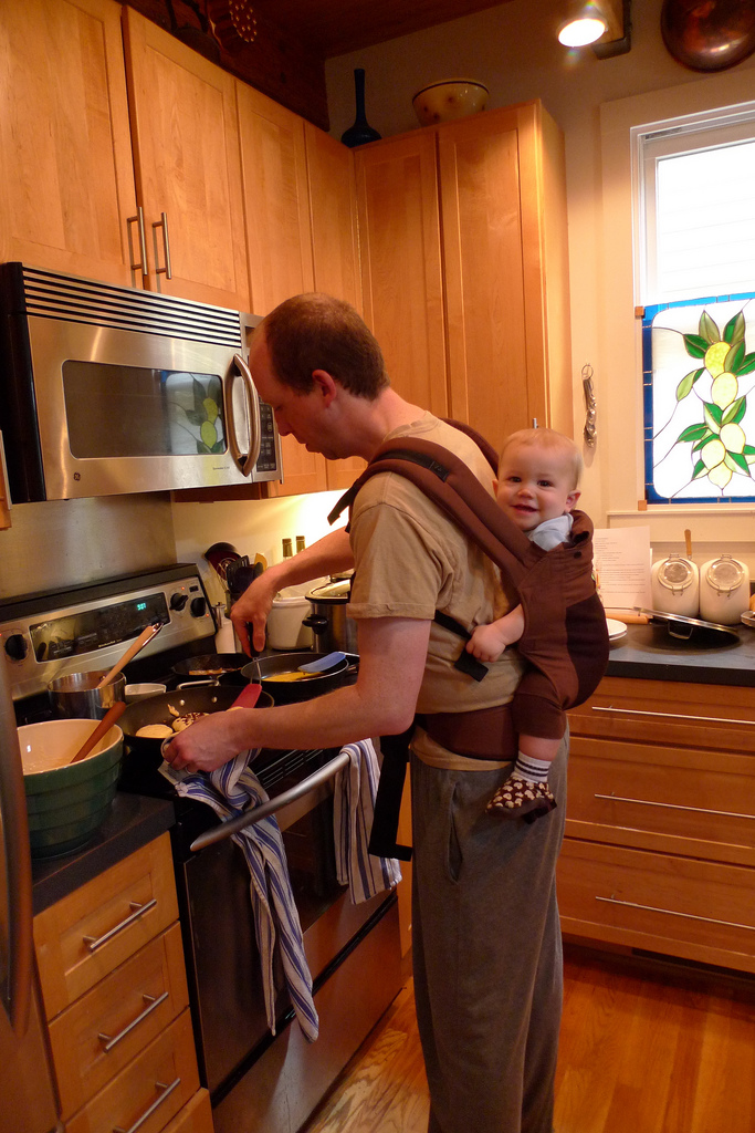 “Helping my dad make breakfast” by unertlkm on Flickr