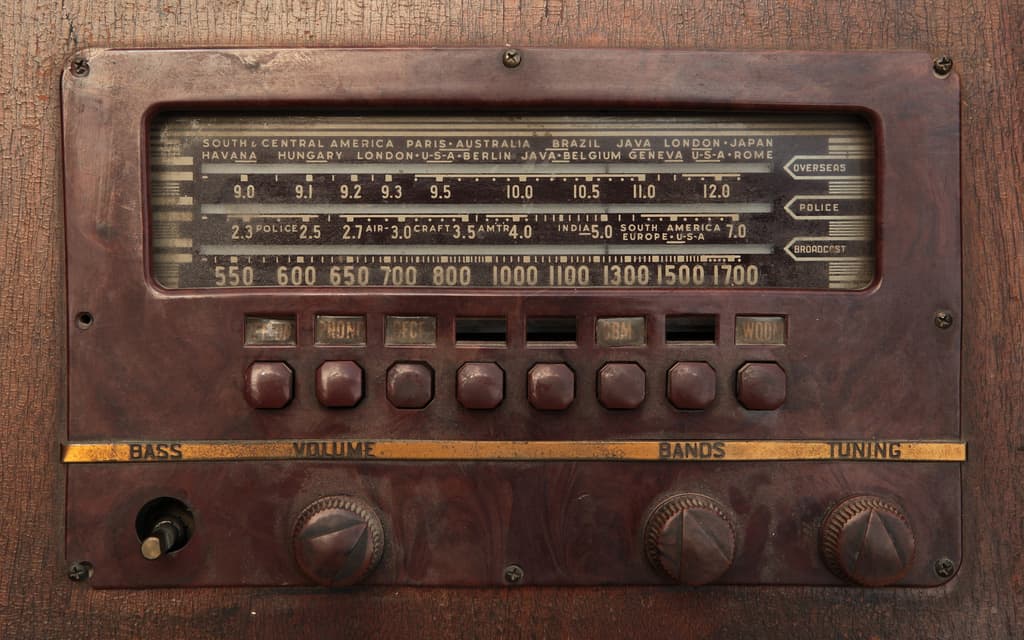 Vintage Radio by meantux at Flickr