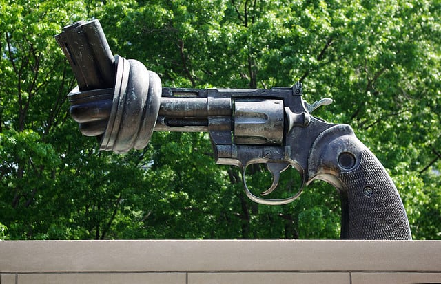 Non-Violence -- the Knotted Gun -- United Nations | Flickr User Al_HikesAZ | Flickr Creative Commons